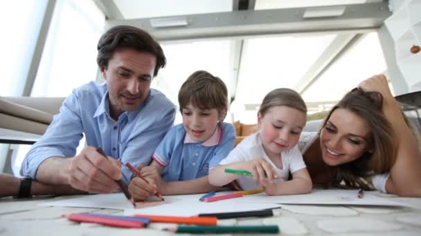 Sorrindo família desenho juntos — Vídeo de Stock