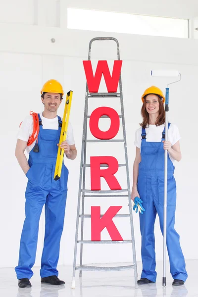 Trabalhadores com cartas de trabalho — Fotografia de Stock