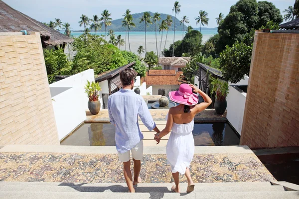 Pareja en resort —  Fotos de Stock