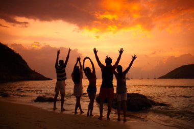 Plajda parti insanlar 