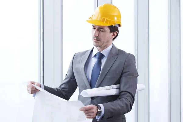 Arquitecto en hardhat — Foto de Stock