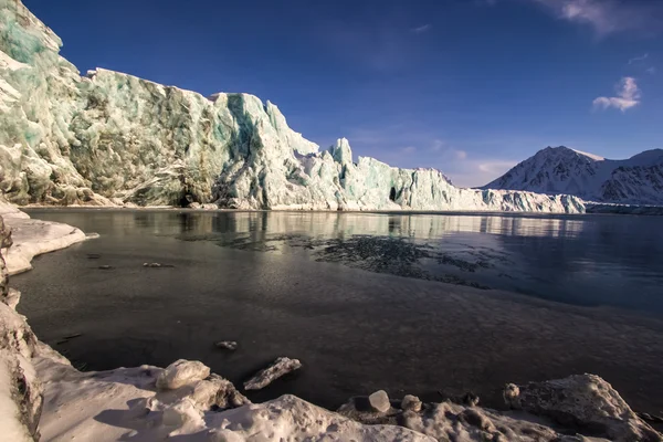 Arctische Winterspelen in Zuid-Spitsbergen — Stockfoto