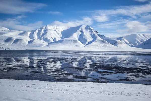 Arctische Winterspelen in Zuid-Spitsbergen — Stockfoto