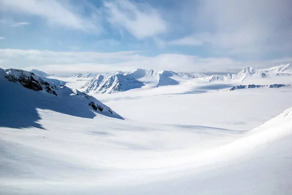 北极的春天在南斯匹次卑尔根 — 图库照片