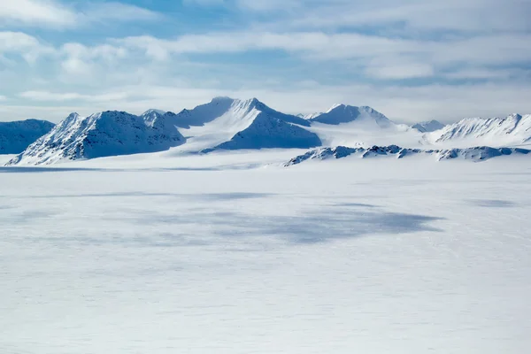 Primavera ártica en el sur de Spitsbergen Fotos de stock libres de derechos