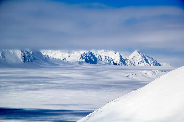 Arctic spring in south Spitsbergen — Stock Photo, Image