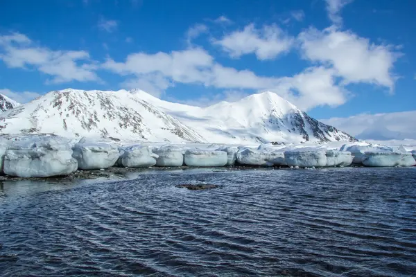 Kuzey Kutbu Güney Spitsbergen baharda — Stok fotoğraf