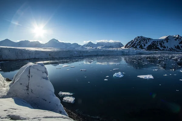 Primavera artica nel sud Spitsbergen — Foto Stock