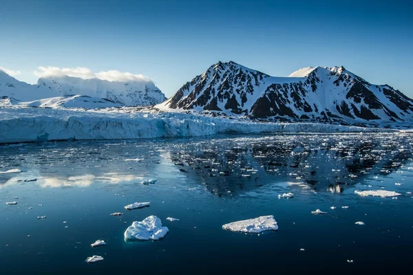Kuzey Kutbu Güney Spitsbergen baharda — Stok fotoğraf