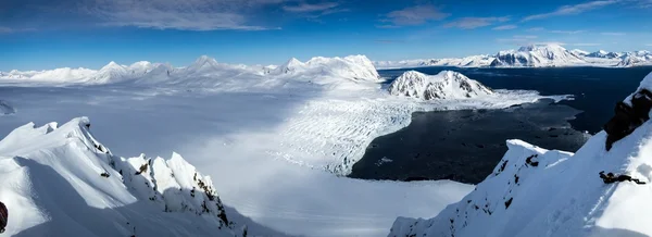 Arktyczny wiosna w Spitsbergen. — Zdjęcie stockowe