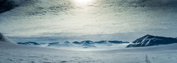 Arktischer Frühling auf Spitzbergen. — Stockfoto