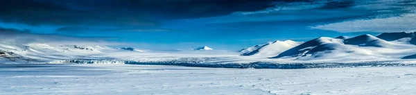 Arctische Lente in Spitsbergen. — Stockfoto