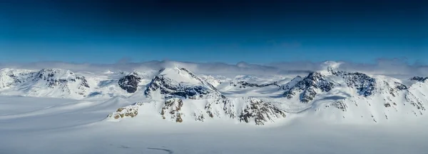 Arktyczny wiosna w Spitsbergen. — Zdjęcie stockowe