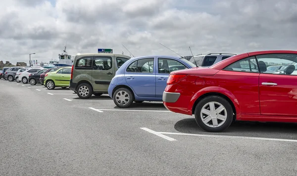 Aparcamiento coches de cerca . — Foto de Stock