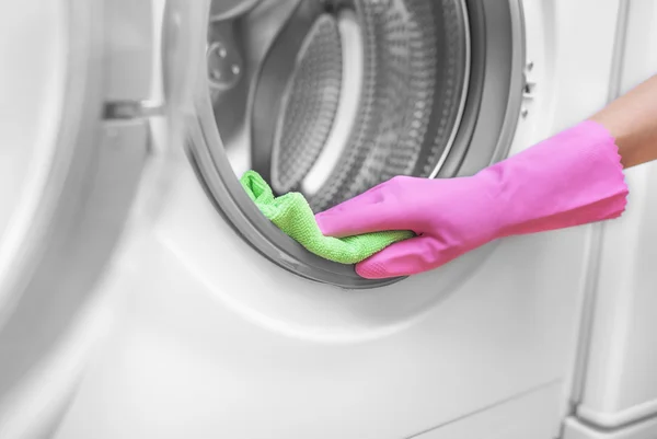 Female hand wash washing machine. — Stock Photo, Image