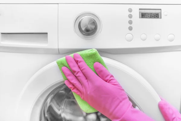 Female hand wash washing machine. — Stock Photo, Image