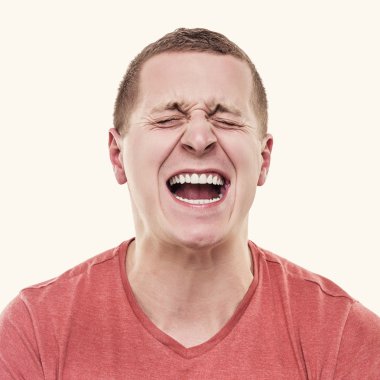 kızgın adam çığlık.