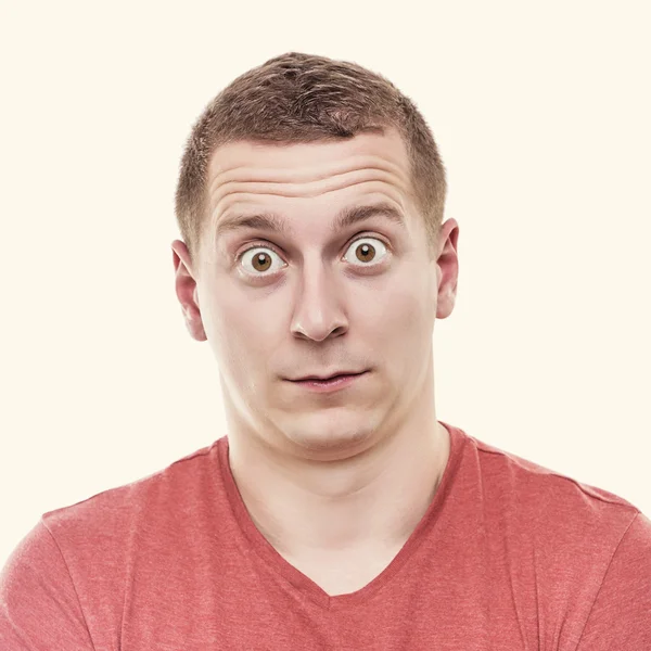 Adam çok şaşırır.