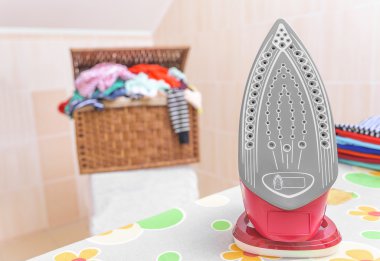 Bir Ütü Masası üzerinde demir.