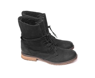 Siyah kadın kış botları beyaz arka planda izole edilmiş..