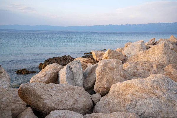 Stenblock vid Adriatiska kusten. — Stockfoto