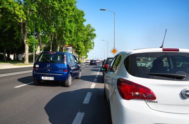 Hırvatistan 'ın Zadar kentinde araba trafiği.