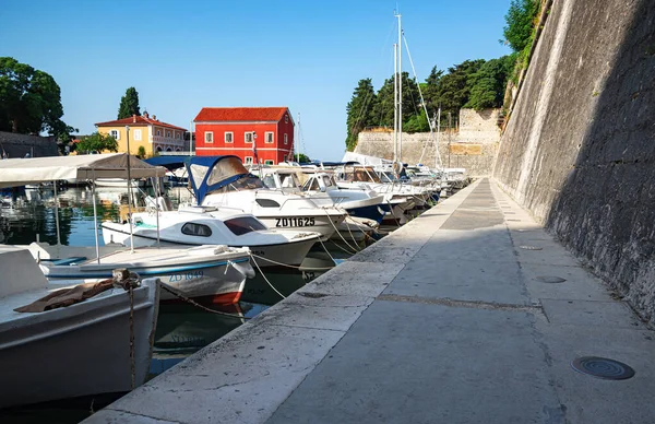 Poort van Fosa in de stad van Zadar, Kroatië — Stockfoto