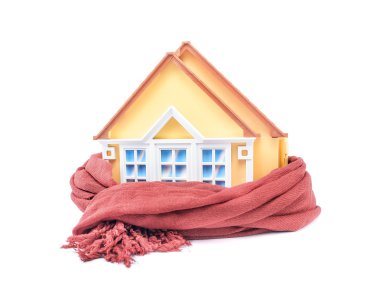 Evin içinde bir atkı sarılı 