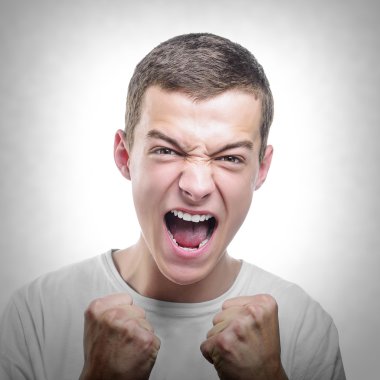 Başarıyı Kutlayan Genç Adam.