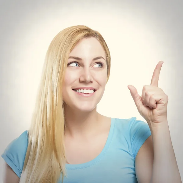 Blonde pointing a finger upwards — Stock Photo, Image