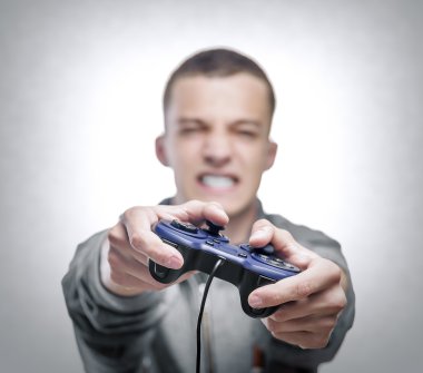 joystick 'li genç adam.