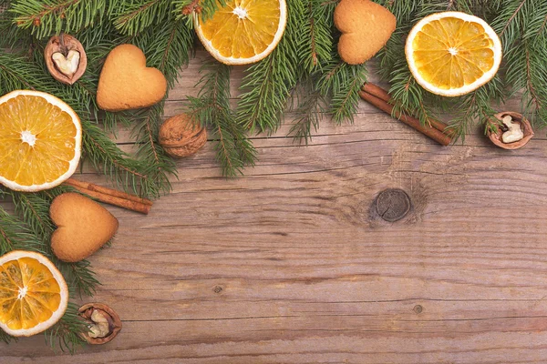 Weihnachtsrahmen mit trockenen Orangen. — Stockfoto