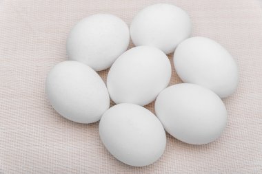 Masadaki yumurtalar..