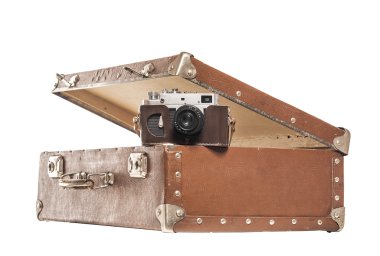 Eski bir bavul içinde eski fotoğraf makinesi.