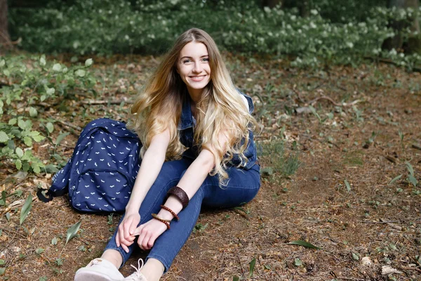 Young hipster girl in the forest hike — Stock Photo, Image