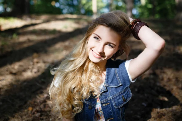 Young hipster girl in the forest hike — Stock Photo, Image