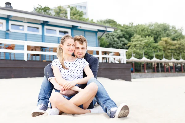 Young couple relaxing — Stock Photo, Image