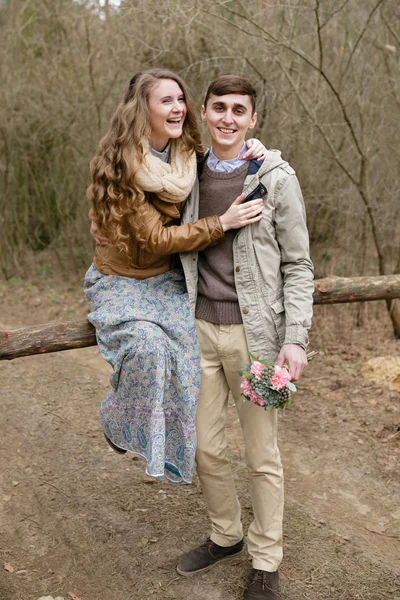 Couple in love. Autumn Park. Walk in kantristile . — Stock Photo, Image