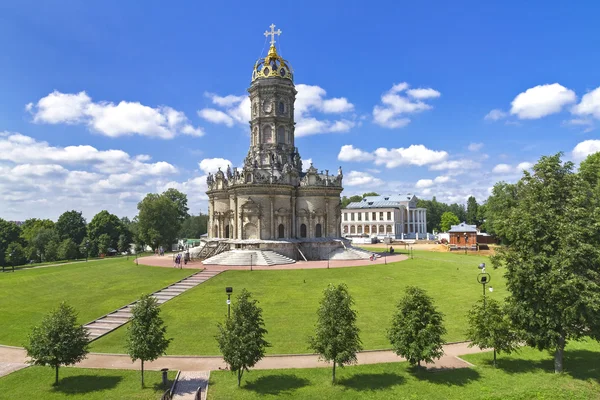 De kerk van de Heilige Maagd in Dubrovitsy — Stockfoto