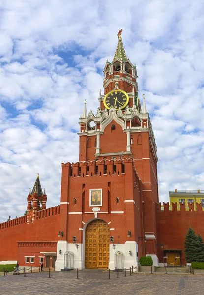 Московский Кремль, Красная площадь, Спасская башня на рассвете Стоковое Изображение