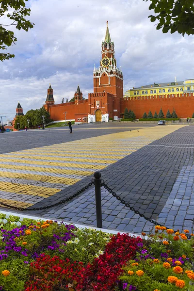 Moscú Kremlin, Plaza Roja, Torre Spasskaya — Foto de Stock