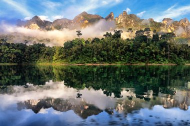 Ratchaprapa göl baraj Suratthani Tayland