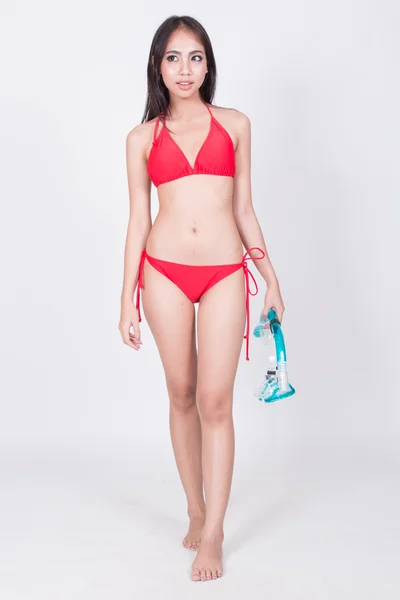 Сексуальная азиатка в красном бикини с трубкой Стоковое Фото