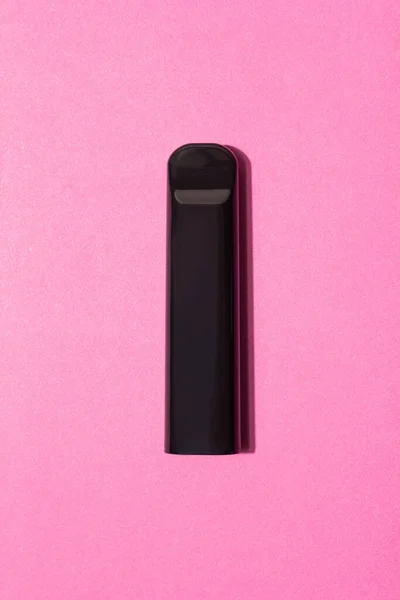 Vape preto vape no fundo rosa — Fotografia de Stock