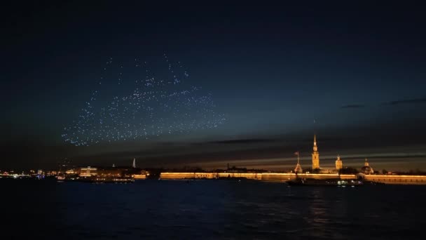 Sankt Petersburg, Ryssland - 2 maj 2021: Välkommen till SPb Show, drönarshow — Stockvideo