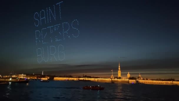 Saint-Pétersbourg, Russie - Mai 2, 2021 : Welcome SPb Show, drone show — Video
