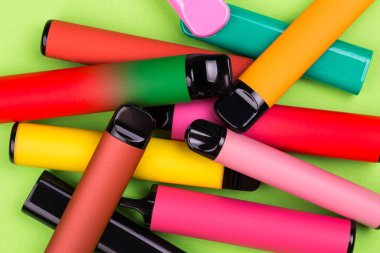 Tek kullanımlık e-sigara aygıt kapsülü sistemi