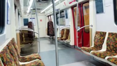 Covid-19 salgını sırasında boş metro vagonu