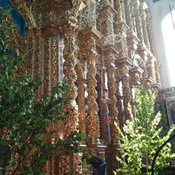 Varsayım Katedrali 'nin Iconostasis' i, Kutsal Üçleme ziyafeti, ahşap oyma, 18. yüzyıl sanatı.