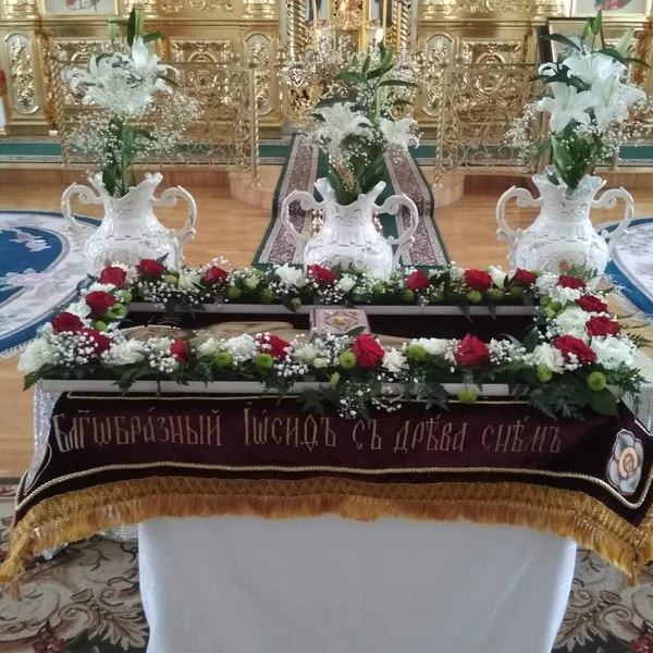 Tapınağın içi, Fısıh Bayramı öncesi, 19. yüzyıl sanatı, İsa 'nın Kutsal Kefeni.